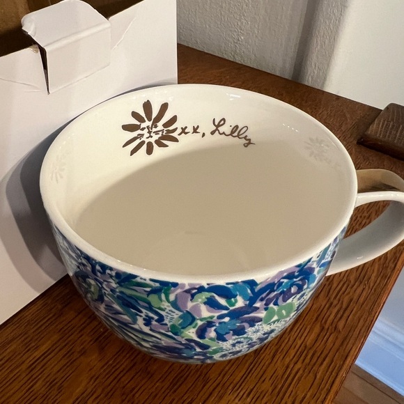 Floral Blue and White Mug - Picture 2 of 4